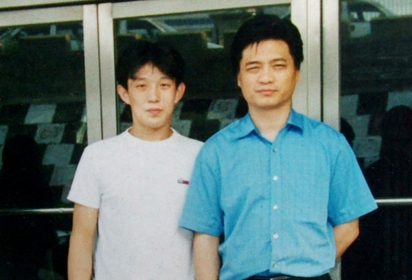 与中央电视台著名主持人崔永元在一起