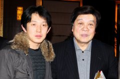 与原中央电视台主持人赵忠祥在一起