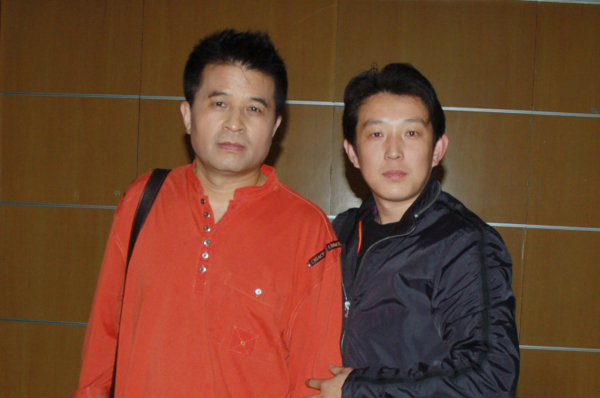 与中央电视台主持人毕福剑在一起