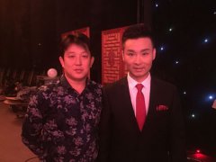 与中国著名歌唱家刘和刚