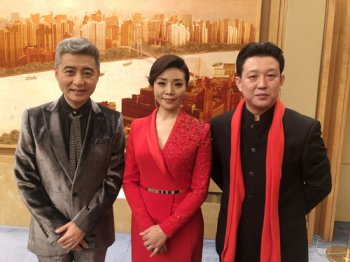 与中国著名歌唱家李丹阳老师、中国著名相声演员周炜老师